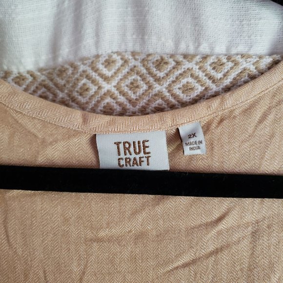 True Craft | Gold Raw Hem Flax Button V-Neck Top - Picture 6 of 7